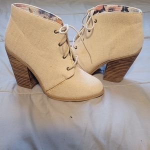 Call it Spring Cream Canvas Lace Up Booties Size 8.5 NWOT